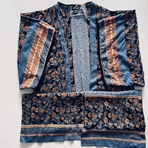 Angie Kimono - Picture 5 of 6